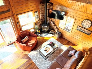 Smart TV y chimenea 