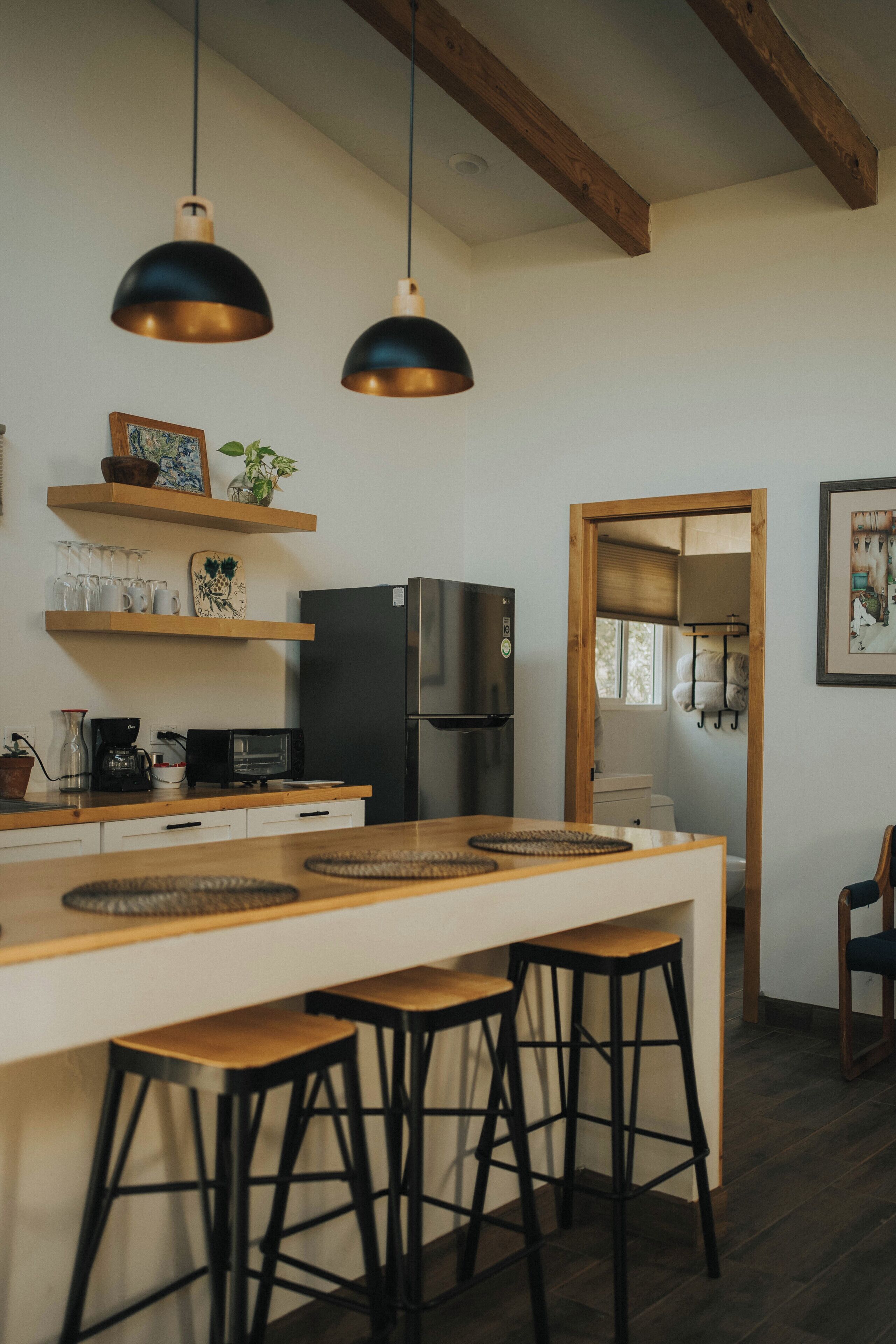 Deluxe Cabin, Patio, Garden View | Private kitchen | Fridge, microwave, cookware/dishes/utensils