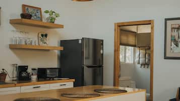 Deluxe Cabin, Patio, Garden View | Private kitchen | Fridge, microwave, cookware/dishes/utensils