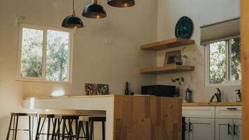 Deluxe Cabin, Patio, Garden View | Private kitchen | Fridge, microwave, cookware/dishes/utensils