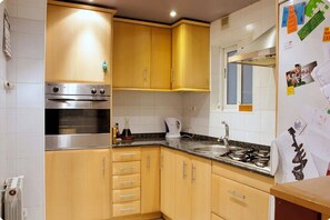 Mikrobølgeovn, ovn og kokeplater