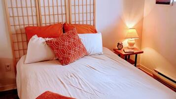 1 bedroom, iron/ironing board, internet, bed sheets