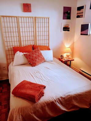 1 bedroom, iron/ironing board, internet, bed sheets