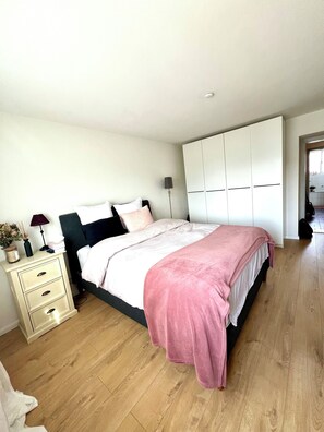 1 室のベッドルーム、アイロン / アイロン台、WiFi、ベッドシーツ