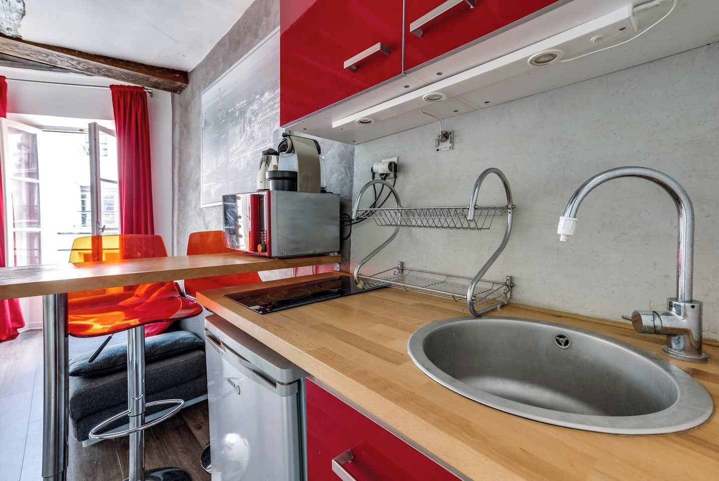 Mikroaaltouuni, uuni, liesi, astianpesukone