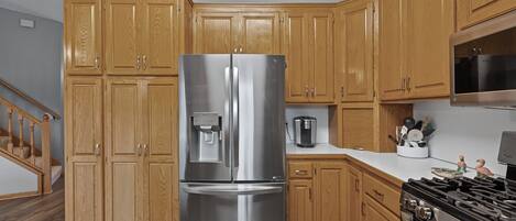 Micro-ondes, four, plaque de cuisson, lave-vaisselle