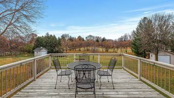 تناول الطعام بالخارج