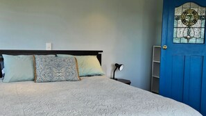 2 عدّة غرف نوم وواي فاي وملاءات أسرّة