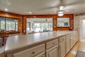 Interior - 4 Bedroom Lake House with Boat Ramp (Chapin)