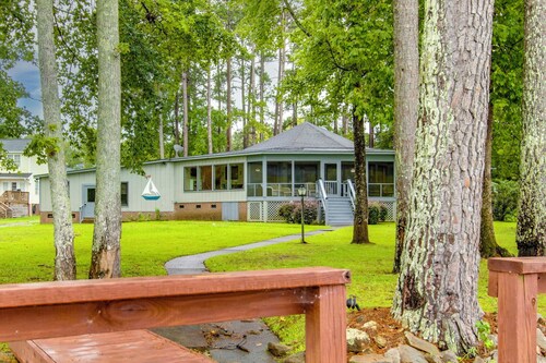 Lakefront 4-Bedroom with Panoramic Views, Private Dock & Boat Ramp Access