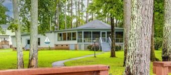 Lakefront 4-Bedroom with Panoramic Views, Private Dock & Boat Ramp Access