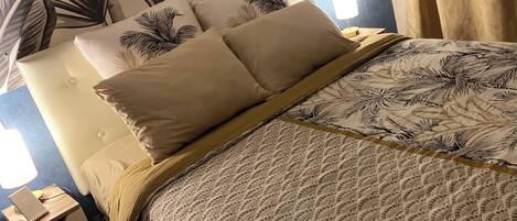 2 bedrooms, iron/ironing board, WiFi, bed sheets