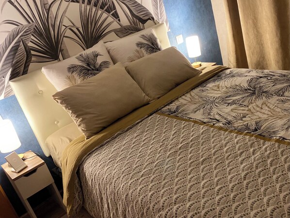 2 bedrooms, iron/ironing board, WiFi, bed sheets