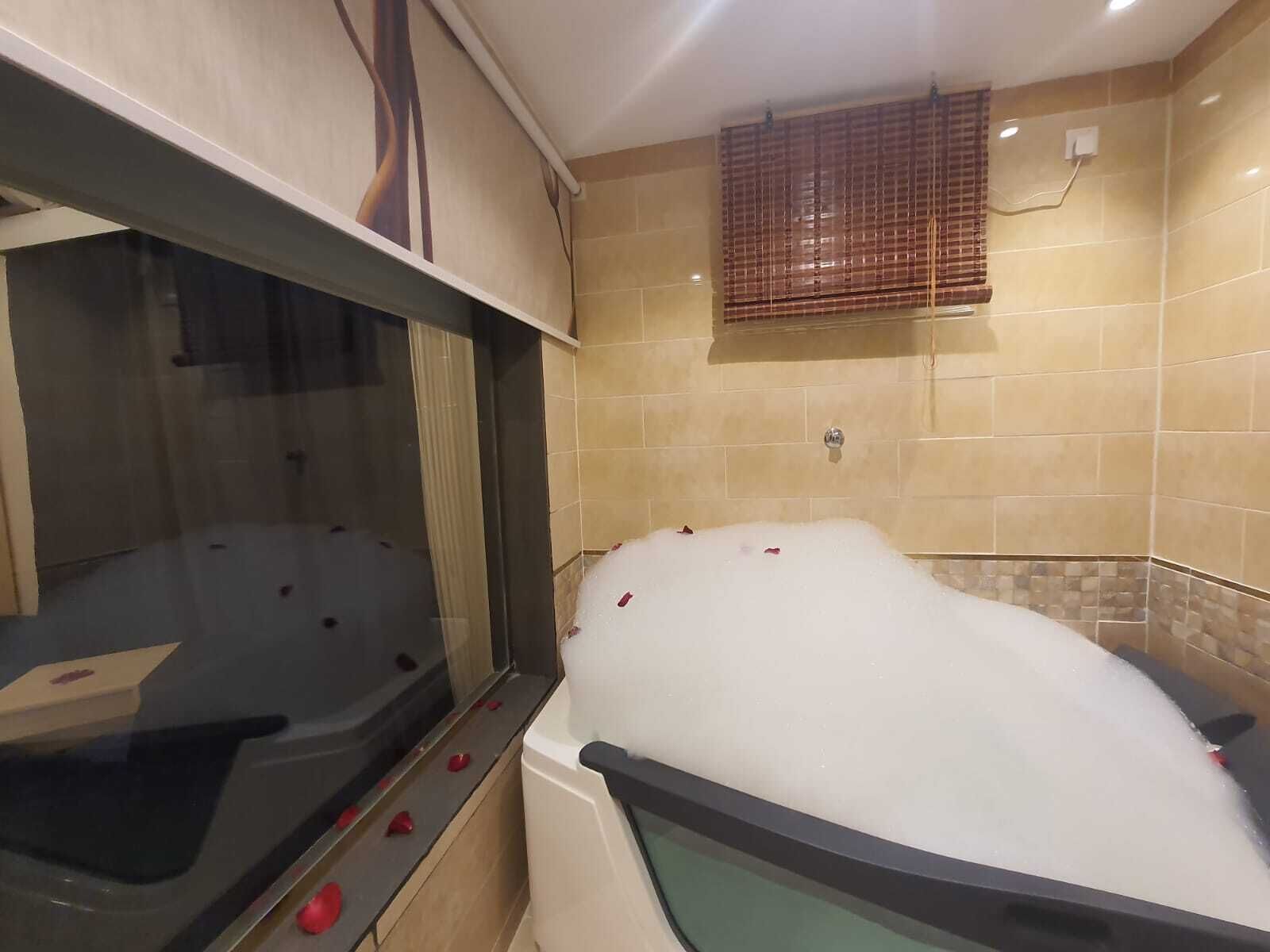 Pengering rambut, tuala disediakan, sabun, syampu 