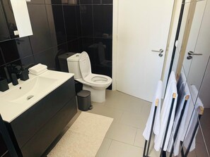 Bruser, hårtørrer, håndklæder, Sæbe