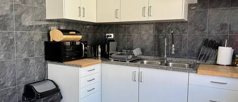 Microondas, horno y parrilla de estufa