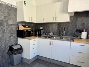 Micro-ondes, four, plaque de cuisson