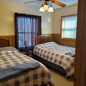 3 bedrooms, iron/ironing board, travel crib, free WiFi