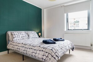 2 habitaciones, tabla de planchar con plancha, internet y ropa de cama 