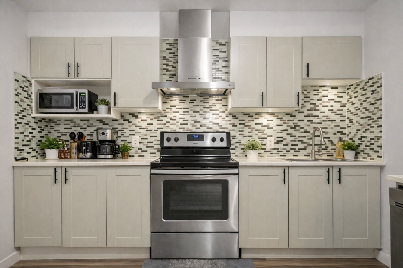 Kühlschrank, Mikrowelle, Ofen, Herdplatte