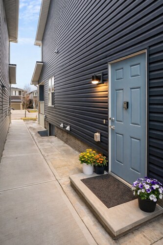 Modern Suite- 8 min to Airport & 18 min Downtown