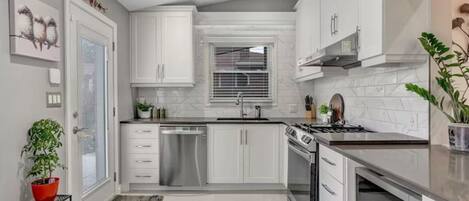 Mikrobølgeovn, ovn, kogeplade, opvaskemaskine