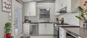 Stylish 3 bedroom home | Minutes to Falls, Golf, Wineries and More!