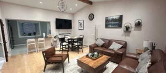 Stylish 3 bedroom home | Minutes to Falls, Golf, Wineries and More!