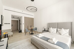 1 slaapkamer, een strijkplank/strijkijzer, gratis wifi, beddengoed