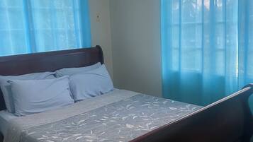 2 bedrooms, iron/ironing board, WiFi, bed sheets