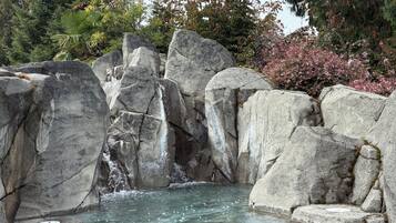 Piscine couverte, piscine extérieure