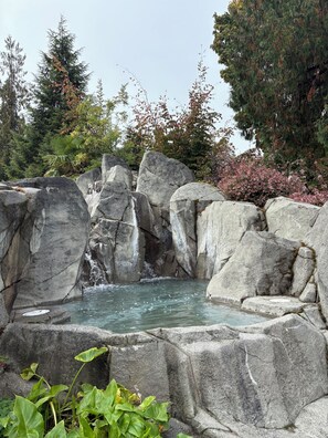 من حمّامات السباحة المغطاة، حمّام سباحة خارجي