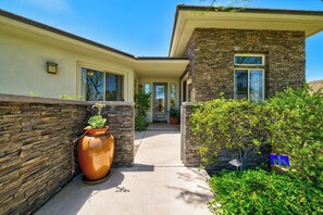 Exterior detail - Snowbird Oasis: Luxe 4-Bed Palm Springs Retreat with Pool, Views & Casita- (Palm Springs)