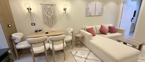 بديكورات فريدة لكل غرفة وطراز فريد لكل وحدة ومكتب