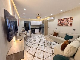 Decoración personalizada, muebles diferentes y escritorio 