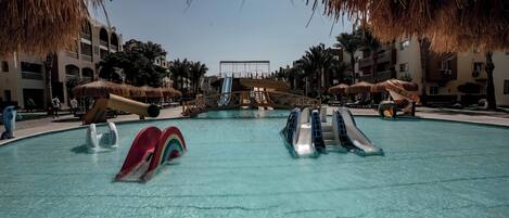 8 piscines extérieures