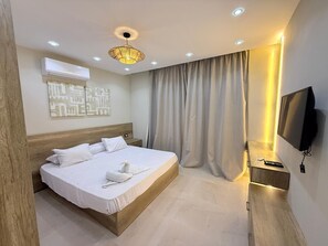 Individually decorated, individually furnished, desk, laptop workspace - Nubia Aqua Beach Resort  (Hurghada)