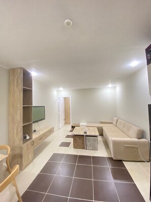 Studio, vue piscine | Espace de travail pour ordinateur portable, Wi-Fi gratuit