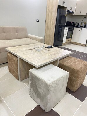 基础开间, 泳池景观 | 笔记本电脑��工作区、免费 WiFi