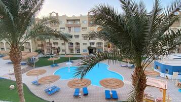 Studio, vue piscine | Espace de travail pour ordinateur portable, Wi-Fi gratuit