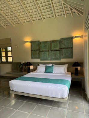 Vila Mewah | Brankas, meja kerja, ruang kerja ramah laptop, dan setrika/meja setrika