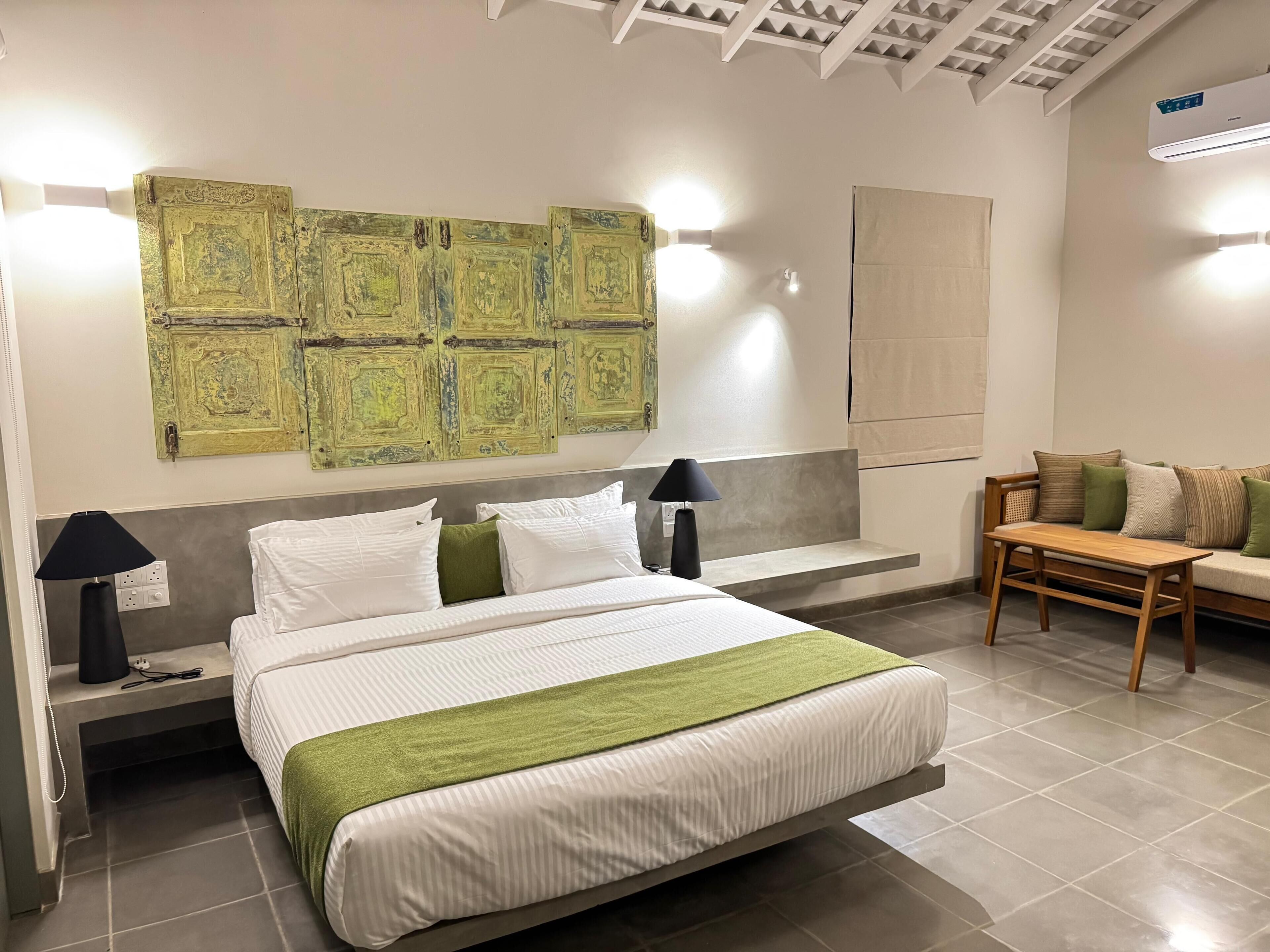 Caja de seguridad en la habitación y escritorio 