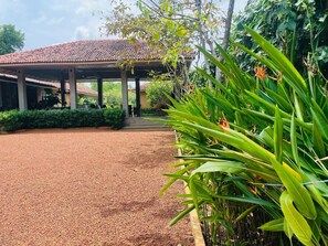 Pintu masuk properti