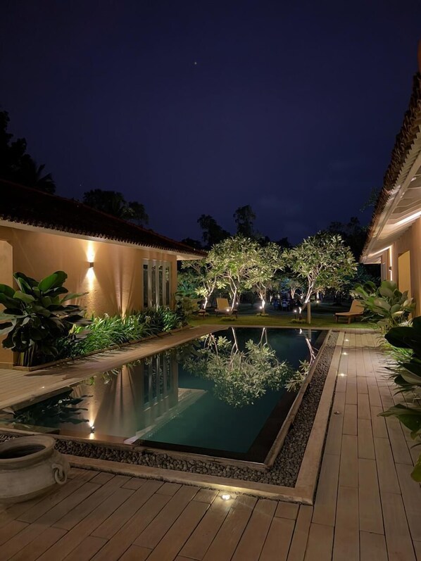 Outdoor pool - Raya Island Villa (Panadura)