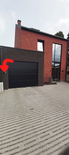 "Le tiny de Laly " 2025 at 12 min airport Charleroi .-wifi -garden-air conditioner.