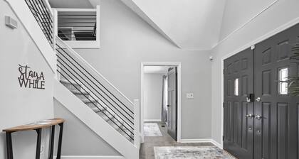 Updated 4 BR Home, Pool, Hot Tub, Game Room