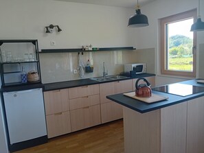 ميكروويف، فرن، مستلزمات طهي/أطباق/أوعية، مناشف ورقية