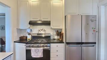 Standard Apartment, Patio | Private kitchen