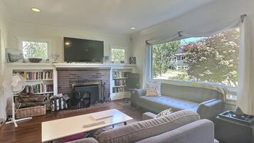 Standard Apartment, Patio | Living area