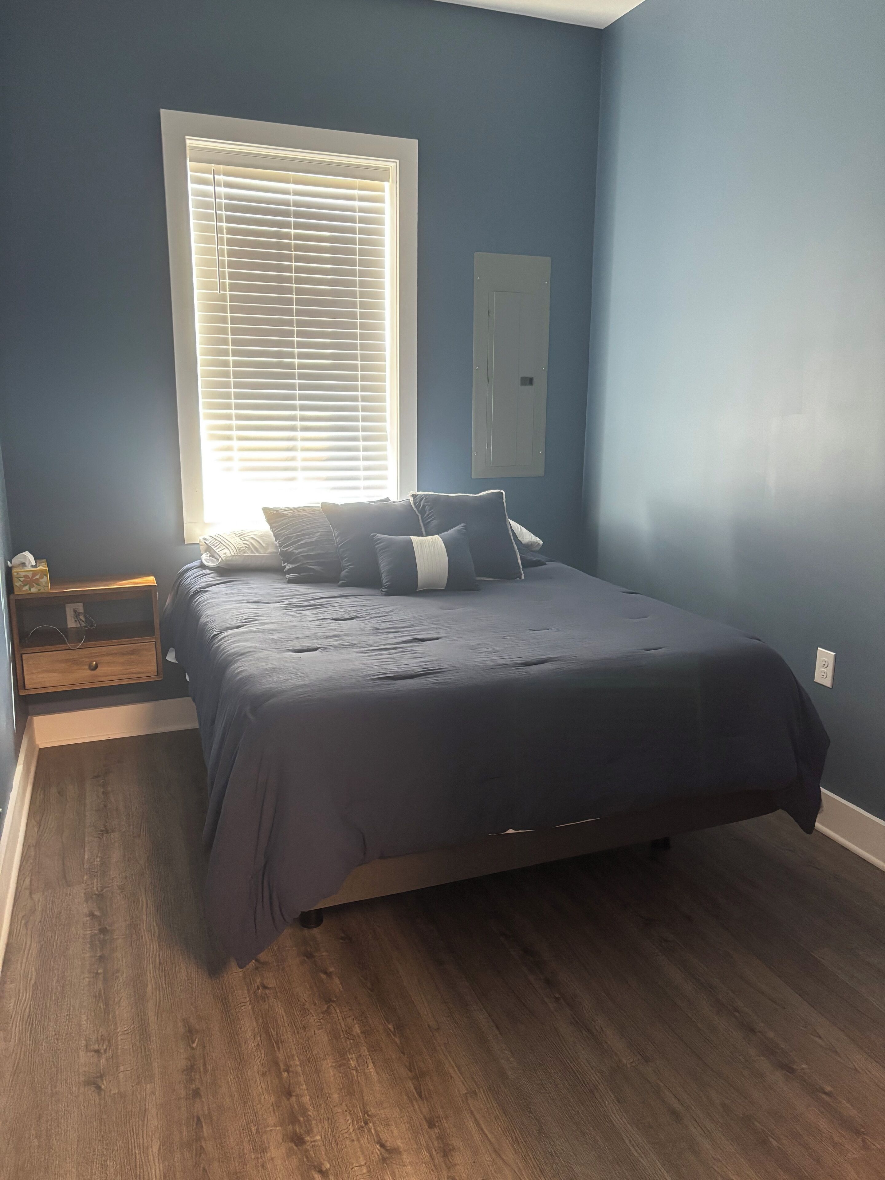 2 bedrooms, in-room safe, iron/ironing board, free WiFi